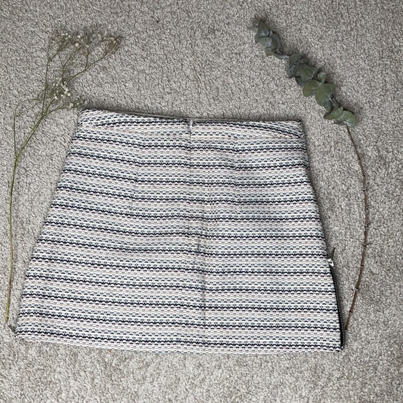 Topshop Mini Skirt ๐ป| Size 4 - Picture 8 of 8